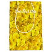 Gelbes Primrose-Blume-Muster Mittlere Geschenktüte (Vorderseite)