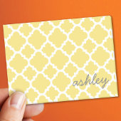 Gelbes Quatrefolienmuster mit Personalisiertem Nam Post-it Klebezettel