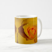 Gelbes Rosengebirge Foto orange Kaffeetasse (VorderseiteRechts)