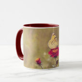 Gelbes Schmetterling auf einer Rote Rose Art Tasse (Vorderseite Links)
