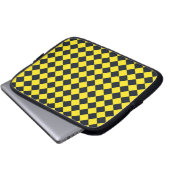 Gelbes schwarzes Schachbrett Diamantmuster Laptopschutzhülle (Vorne Knopf)