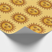 Gelbes Sonnenmuster. Geschenkpapier (Ecke)