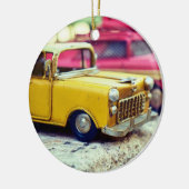 Gelbes Spielzeugauto Keramik Ornament (Links)