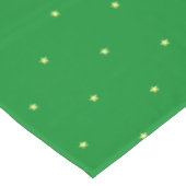 Gelbes Sternmuster auf Grün Tischdecke (Schrägansicht)