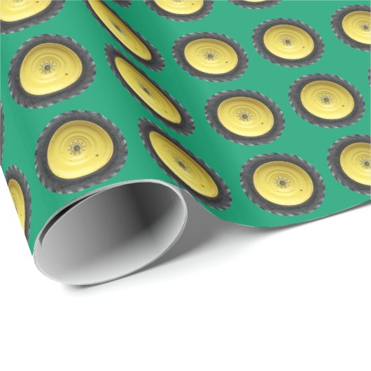 Gelbes Traktorrad auf grünem Hintergrund Geschenkpapier (Rolleneckpunkt)