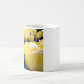gelbes Tulpefeld Kaffeetasse (Mittel)