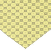 Gelbes und grau gepolstertes Diamantquadrat-Muster Tischdecke (Schrägansicht)