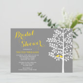 Gelbes und graues Baum-Liebe-Vogel-Brautparty Einladung (Stehend Vorderseite)