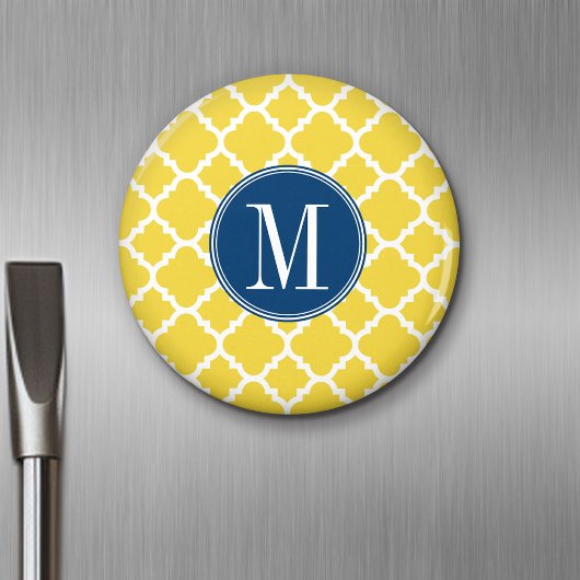 Gelbes und Navy-Quatrefolienmuster Custom Monogram Magnet