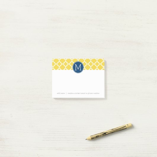 Gelbes und Navy-Quatrefolienmuster Custom Monogram Post-it Klebezettel (Auf Schreibtisch)