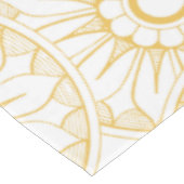 Gelbes Vintages blumengeschmücktes Medallion-Muste Tischdecke (Schrägansicht)