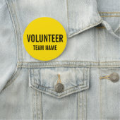 Gelbes Volunteer-Abzeichen mit benutzerdefinierten Namensschild (Beispiel)