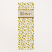 Gelbes Wildblumen-Muster Monogramm Name Yogamatte (Vorderseite)