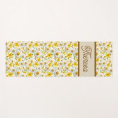 Gelbes Wildblumen-Muster Monogramm Name Yogamatte (Vorderseite (Horizontal))