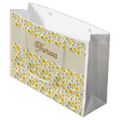 Gelbes Wildblumenmuster Monogramm Name Große Geschenktüte (Vorderseite Schrägansicht)