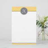 Gelbes Zickzack Muster Grau Monogramm Briefpapier (Stehend Vorderseite)