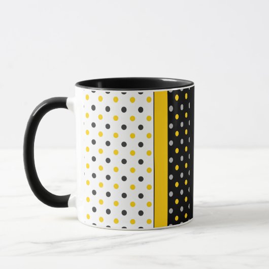 Gelbgraue schwarze und weiße Polka Dot Moderne Tasse (Links)