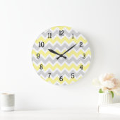 Gelbgraues Zickzack Kinderzimmer Große Wanduhr (Zuhause)