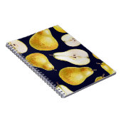 Gelbgrüne ganze reife Birne auf schwarzem Hintergr Notizblock (Rechte Seite)