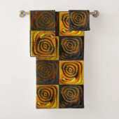 Gelbliche Quadrate und Kreise in rustikalem Mosaik Badhandtuch Set (Insitu)