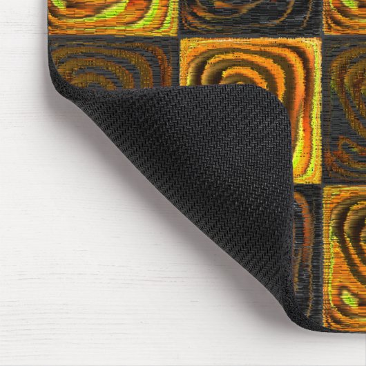 Gelbliche Quadrate und Kreise in rustikalem Mosaik Mousepad (Ecke)