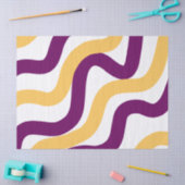 Gelbmarron, rote, kurvenförmige Linien, gewelltes  Seidenpapier (Basteln)