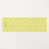 Gelbrosa Herzmuster mit Namen und Anfangsbuchstabe Yogamatte (Vorderseite (Horizontal))