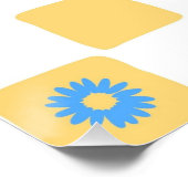 Gelbweiß mit blauem Blume-Muster Poster (Ecke)