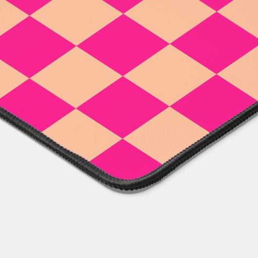 Gelegen in pfirsichfarbenem, rosa, geometrischem R Schreibtischunterlage (Ecke)