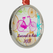 Gelernt zum Fahrradschenke und Jahr Silbernes Ornament (Rechts)