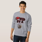Geliebt durch ein Bichon Frise Sweatshirt (Vorne ganz)