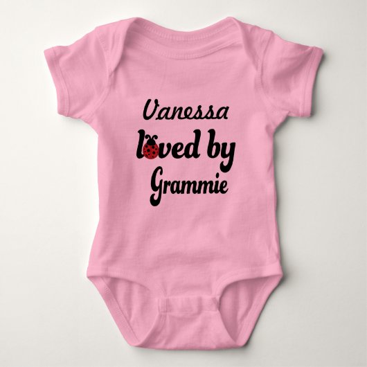 Geliebt durch Grammie personalisiertes Baby Strampler (Vorderseite)