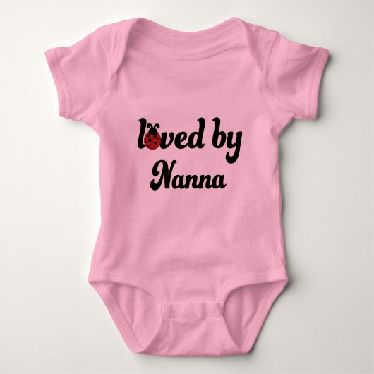 Geliebt durch Nanna Geschenk Baby Strampler (Vorderseite)