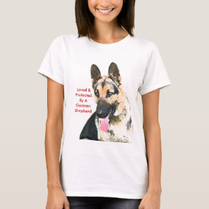 Geliebt u. durch einen Schäferhund geschützt T-Shirt