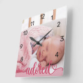 Geliebtes Baby-Mädchen-Foto Rosa Kinderzimmer Quadratische Wanduhr (Winkel)