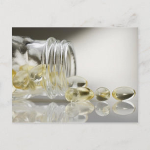 Gelkappen, die aus Glasflasche gespült werden Postkarte