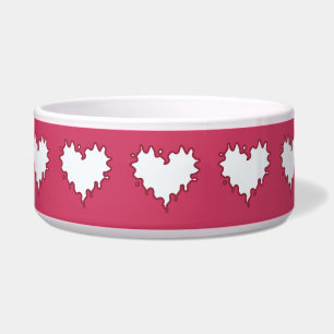 Gelocktes Herz-Weiß auf dunkler rosa Napf