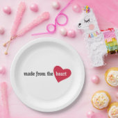 Gemacht vom Herz-Nahrungsmittelaufkleber Pappteller (Party)