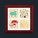 Gemälde von vier Kinderholzblöcken Schmuckschachtel<br><div class="desc">Ein skurriles Gemälde aus vier Holzblöcken für Kinder mit einem Hippo,  einer Schnecke,  einigen Schafen und einigen Pilzen. Kaufen Sie diesen Ausdruck und legen Sie ihn in das Kinderzimmer Ihrer Kinder,  oder geben Sie ihn als Geschenk an jemanden,  der erwartet!</div>
