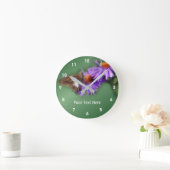 Gemäldete Lady Butterfly auf Aster-Blume Runde Wanduhr (Zuhause)