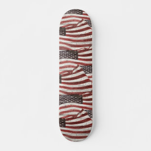 Gemalte amerikanische Flagge auf rustikaler Holzst Skateboard