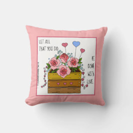 Gemalte Blume w Verse aus 1 Korinthen 16:14 Kissen