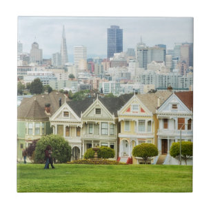 Gemalte Damen, viktorianische Häuser und Skyline Fliese