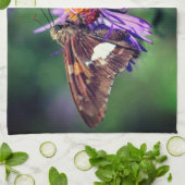 Gemalte Lady Butterfly auf Wild Aster Blume Geschirrtuch (Gefaltet)