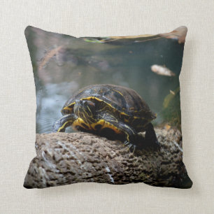 gemalter kletternder Klotz der Wasserschildkröte Kissen