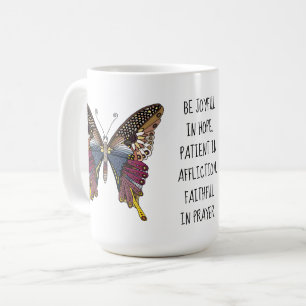Gemalter Schmetterling mit Vers von Römern 12:12 Kaffeetasse