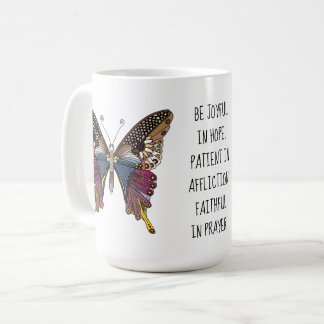 Gemalter Schmetterling mit Vers von Römern 12:12 Kaffeetasse