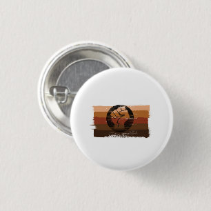 GEMALTETE BIPOC-STREIFEN UND ERSTE BUTTON