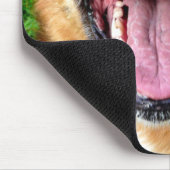 Gemeiner Hund mit den großen Zähnen Mousepad (Ecke)