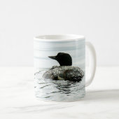 Gemeiner Loon auf dem Wasser Kaffeetasse (VorderseiteRechts)